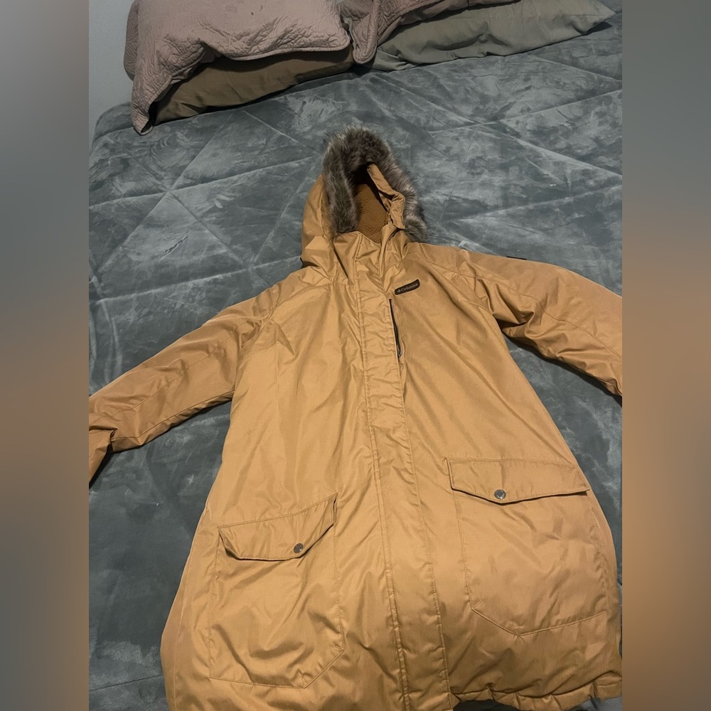 Columbia Camel Brown Puffer Jacket with Hood and Weather-Resistant Design
